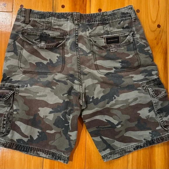 Men's Quicksilver Camouflage Cargo Shorts - Size 32 - Picture 5 of 11